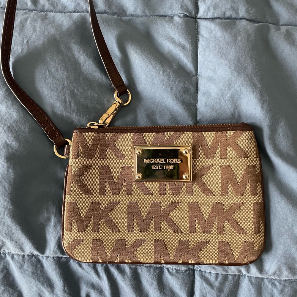 Michael Kors wrislet wallet